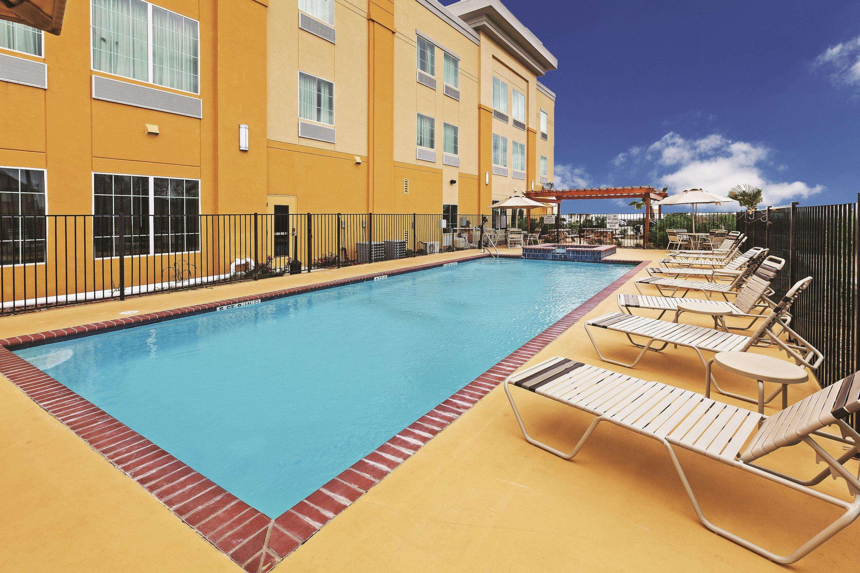 Hotel La Quinta By Wyndham Jourdanton - Pleasanton Extérieur photo